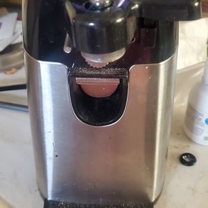 Electric can opener